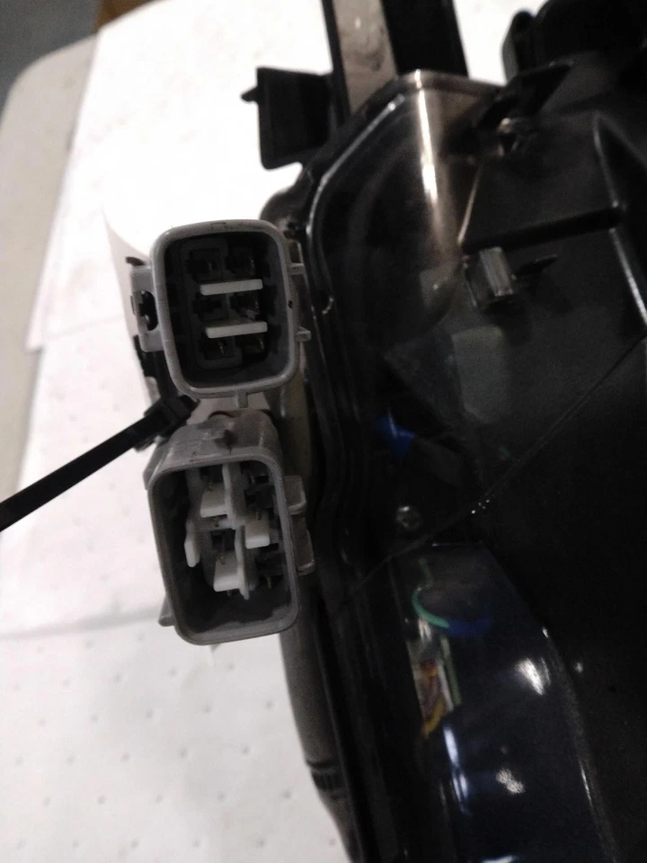 Conjunto de faros derechos usados se adapta a: Lexus IS250 2015 xenón HID grado derecho B Foto 1 de 4