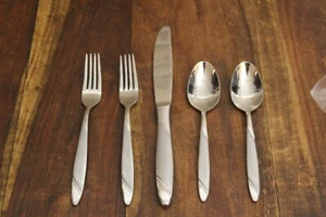 5 Piece Lot - Oneida RISOTTO 18/10 Stainless Flatware - Free Shipping - Picture 1 of 6