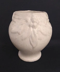 1930's Vintage McCoy Matte White Leaves and Berries Vase 7” Thick Heavy, & Solid - Picture 1 of 15