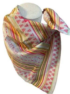 Givenchy Nouvelle Boutique Pastel Cuadrado 22” Seda Foto 1 de 3