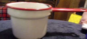 Vintage Emaillegeschirr Bauernhaus rustikale Hütte weiß mit rotem Rand SM Soßenpfanne - Bild 1 von 6