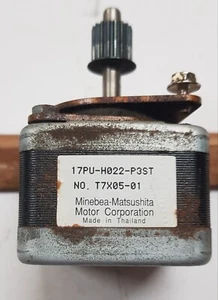 Minebea Matsushita Stepper motor 17PU-H022-P3S No. T7X05-01 with gear and DAMPER - Bild 1 von 3