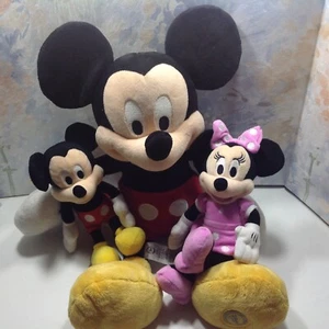 Große Plüsch Mickey Mouse und kleine Mickey und Minnie Mouse - Bild 1 von 11