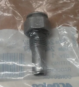 Nuevo extremo de montaje de enfriador de aceite de transmisión ACDelco genuino 24233367 - Imagen 1 de 4