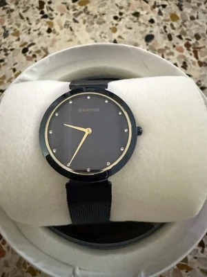 Reloj Bering Classic 18132-399 para mujer 32 mm cristal acento esfera azul MOP NUEVO Foto 1 de 4