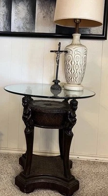 Mesa de acento Ernest Hemingway reina africana para coleccionistas de: Thomasville Furniture Foto 1 de 4