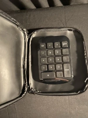 Targus Wired USB Numeric Keypad 19-Key and Kensington USB Numeric Pocket Keypad - Image 1 of 4