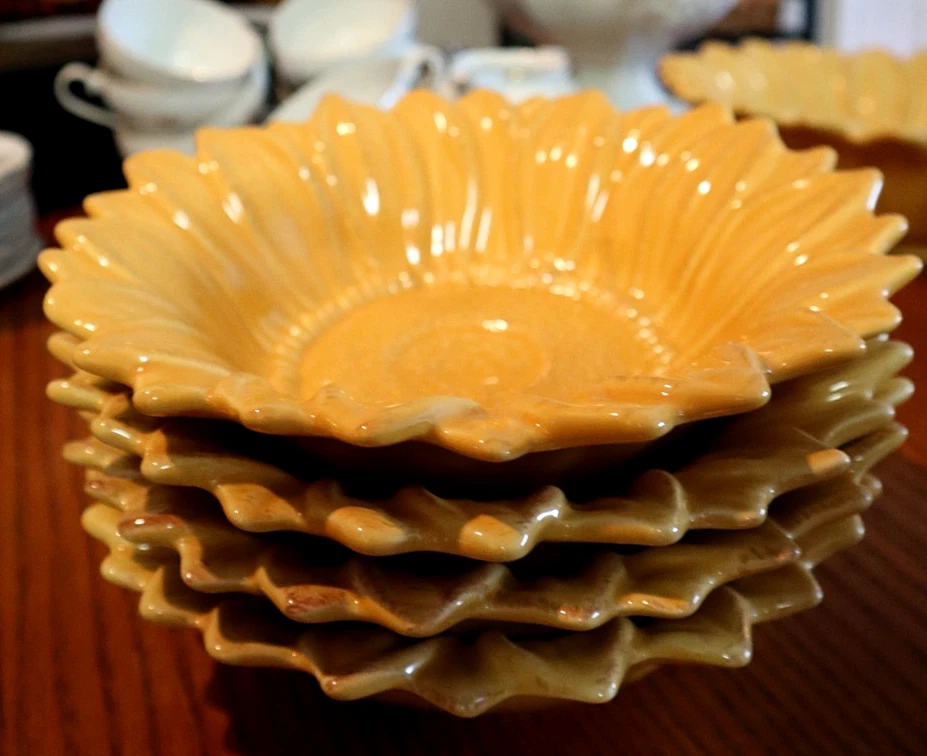 4 шт. ГОНЧАРНЫЙ САРАЙ Золотая Подсолнечная Сервировочная Чаша Салат / Суп Керамика ~ Снят с производства - Изображение 1 из 3