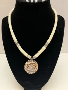 Puka Shell Necklace Choker With Carved Pendant 16" 1970's Hawaiian Boho Surfer - Picture 1 of 8
