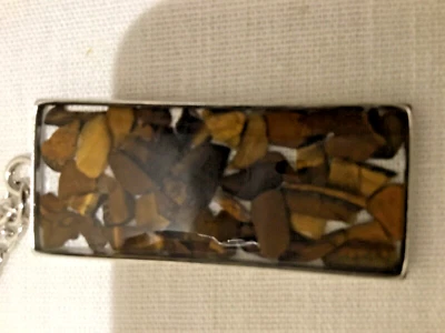 Pingente de olho de tigre com conjunto de tom de prata em acrílico combinando brincos de corrente - Imagem 1 de 4