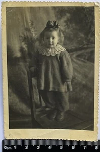 Old photo Cute Children, Nice girl with a bow - Picture 1 of 3