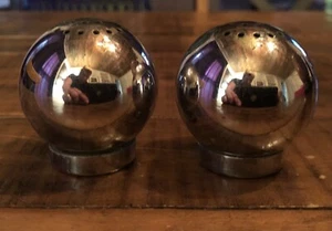 ANTIQUE ART DECO CHASE BRASS AND COPPER COMPANY “SALT AND PEPPER SPHERES” - Picture 1 of 7