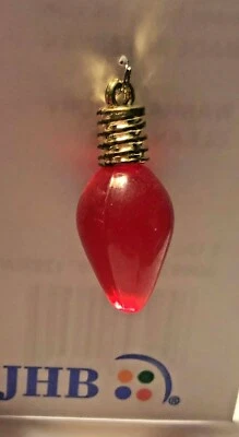 1 Red & Gold Tone Plastic Christmas Embellishment Light Bulb 1 1/8" 29mm 9905 - Image 1 of 3