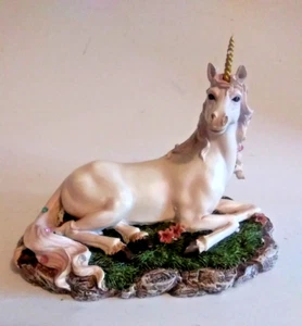 7,5 Zoll weiße magische Einhorn Statue Figur mit Blumen - Bild 1 von 3