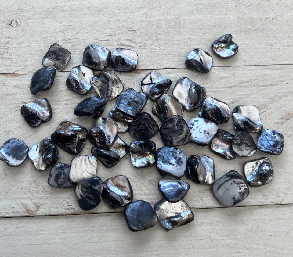 40 Stück Perlmutt Nuggets Muschelperlen Schmuckherstellung Hobby anthrazit NEU - Bild 1 von 1