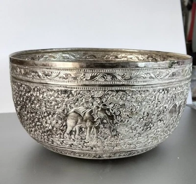 Tigela de prata esterlina anglo-indiana vintage feita à mão elefantes de alto relevo A 12 U - Imagem 1 de 4