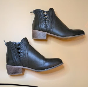 BOUTIQUE by CORKY’S Women’s Ankle Booties SZ 8 Brown Faux Leather Back Zipper - Picture 1 of 16