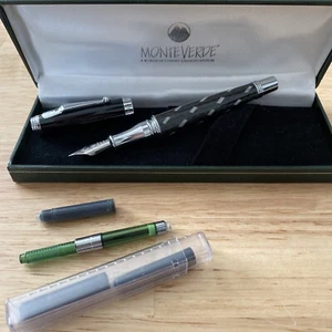 Pluma estilográfica Monteverde Invinvcia Alemania negra con punto de iridio M en caja - Imagen 1 de 11