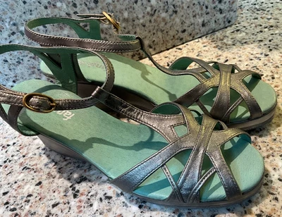 FARYL ROBIN DANCE SHOES SIZE 6.5 SOFT LEATHER SOKES SILVER WEDGE SANDALS - Image 1 of 4