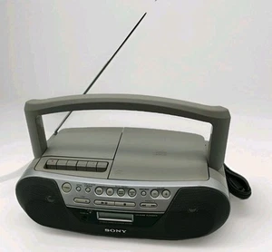 Sony CFD-S05 Boombox CD Radio Cassette Reproductor Grabadora Portátil PROBADO Ver Fotos - Imagen 1 de 15