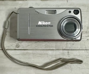 Cámara digital Nikon Coolpix 3700 3,2 MP plateada con estuche sin probar - Imagen 1 de 11