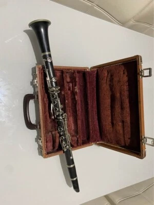 Martin Frenes Lamonte Paris Clarinet  with Case - Image 1 of 3