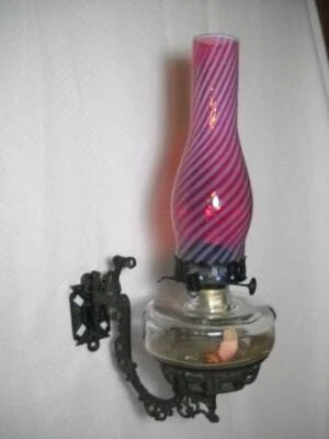 铸铁支架灯带稀有蔓越莓蛋白石。 旋转烟囱和凤凰燃烧器 — 第 1/4 张图片