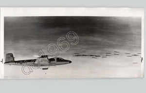 1° Canada Aircraft CF100 Jet Fighter scatena MISSILI RAZZI 1953 foto stampa - Foto 1 di 2