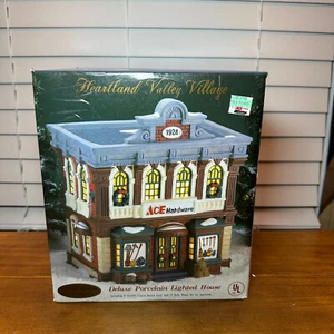 Casa de porcelana iluminada Heartland Valley Village Ace Hardware - Imagen 1 de 3