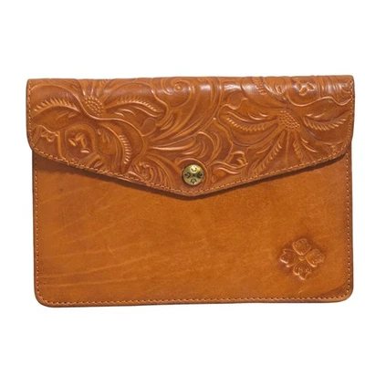 Bolso sin asas Patricia Nash sobre de cuero marrón mini portafolio tecnológico en relieve ~LN~ Foto 1 de 4