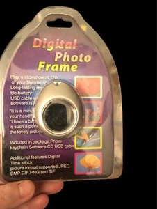 Digital Photo Frame Keychain - Picture 1 of 2