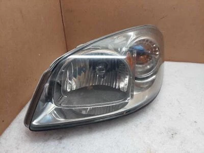 2010 Chevrolet Cobalt DRIVERS side headlight; (chrome turn signal pocket) - Imagem 1 de 4