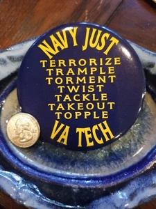 US NAVAL ACADEMY Navy Football PINBACK Pin BUTTON College NCAA Virginia Tech - Bild 1 von 2