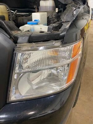 Conjunto de faros izquierdos usados se adapta a: Nissan Nv 1500 2015 grado A izquierdo Foto 1 de 4