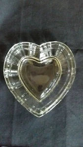 Piatto caramelle o noci cristallo a forma di cuore vintage - colonna lineare lati disegnati - Foto 1 di 8