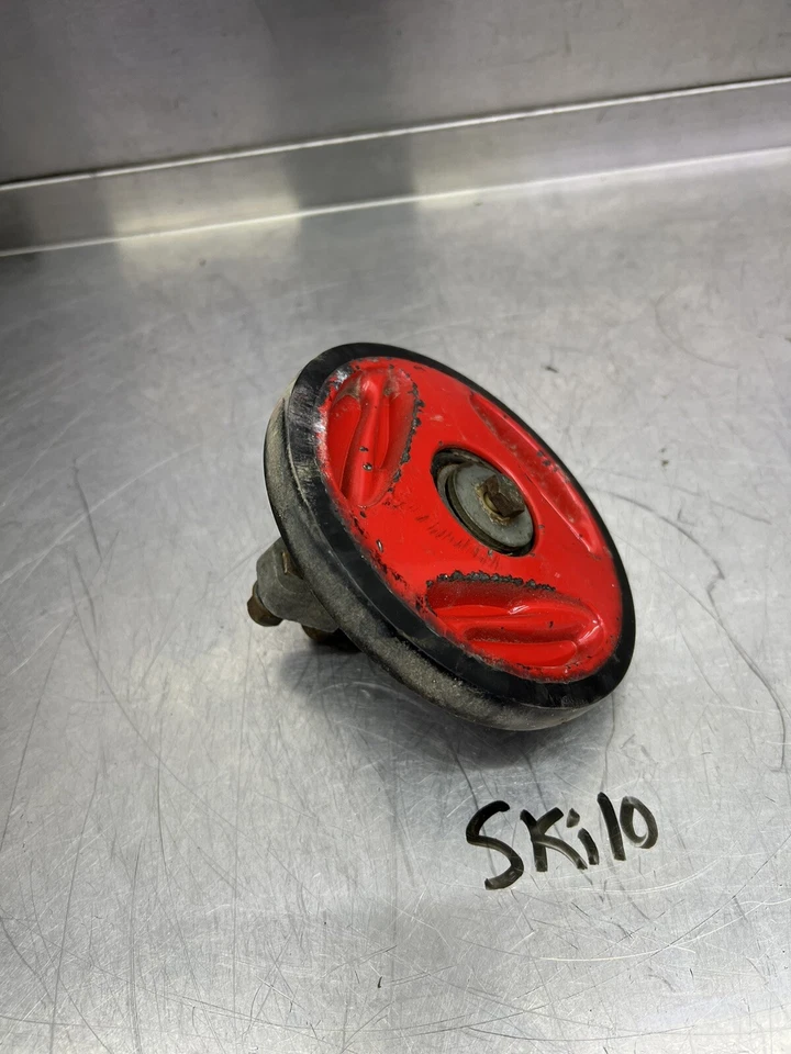 Ski-Doo Mxz Formula 500 rojo OEM montaje de cojinete de rueda loca exterior delantera 570066632 Foto 1 de 4