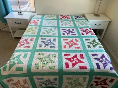 Edredón tamaño completo en molinillos (estrellas Ninja) Foto 1 de 4