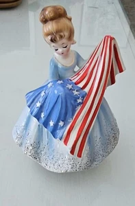 JOSEF ORIGINALS BETSY ROSS FIGURINE W/FLAG MUSIC BOX "GOD BLESS AMERICA" - Picture 1 of 7