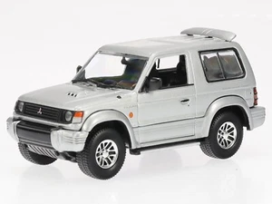 Mitsubishi Pajero SWB 1991 silver diecast modelcar 940163371 Maxichamps 1:43 - Picture 1 of 4