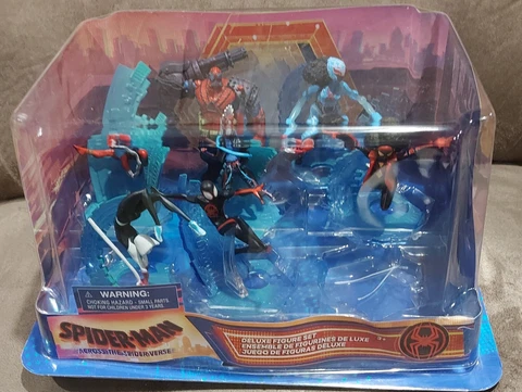 Spider-Man: Across the Spider-Verse Deluxe Figure Set - Spider-Man Spider-Gwen Cover