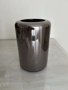 Mac Pro Late 2013 3.7GHz Quad Core Xeon E5, 16Gb RAM, 512Gb SSD, D300 2GB - Picture 1 of 4