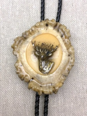 Галстук-боло ручной резьбы Elkhorn, кожаный шнур, стерлинговый лось и наконечники винтажный Вайоминг - Изображение 1 из 4