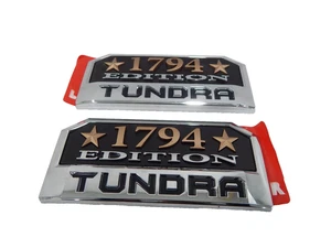 Nuevo emblema guardabarros izquierdo y derecho Toyota Tundra edición 1794 OEM 2013-2021 - Imagen 1 de 5