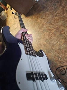 bass guitar 4 string samick - Picture 1 of 6