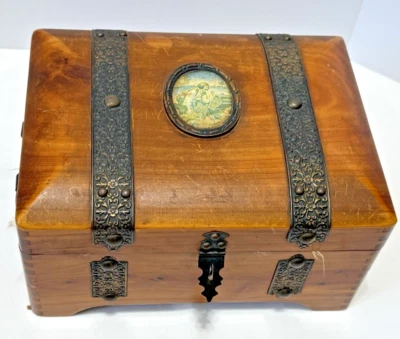 Cofre del tesoro vintage MCGRAW BOX Co, tapa abovedada de cedro caja de baratijas de joyería Foto 1 de 4