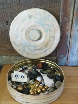 Primitive Antique White & BLUE Paint Round Metal Button Tin w Flowers BUTTONS!!! - Image 1 of 4
