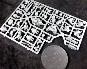 Robot Kastelan en Sprues (1 Modelo) - Warhammer 40K Adeptus Mechanicus - Imagen 1 de 5