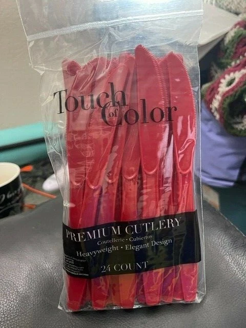 Red Heavy Duty Plastic Knives 24 Per Pack Tableware Decorations Party Supplies - Image 1 of 1