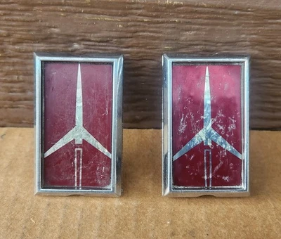 (2) TAPAS CENTRALES DE RUEDA OLDSMOBILE OEM C-820125-1 Foto 1 de 4