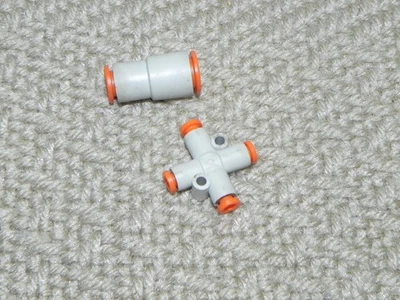 1) SMC S'pore 5/32 Female 4-way, 1) SMC S'pore Unequal Union 3/8"-5/16" Female - Image 1 of 4